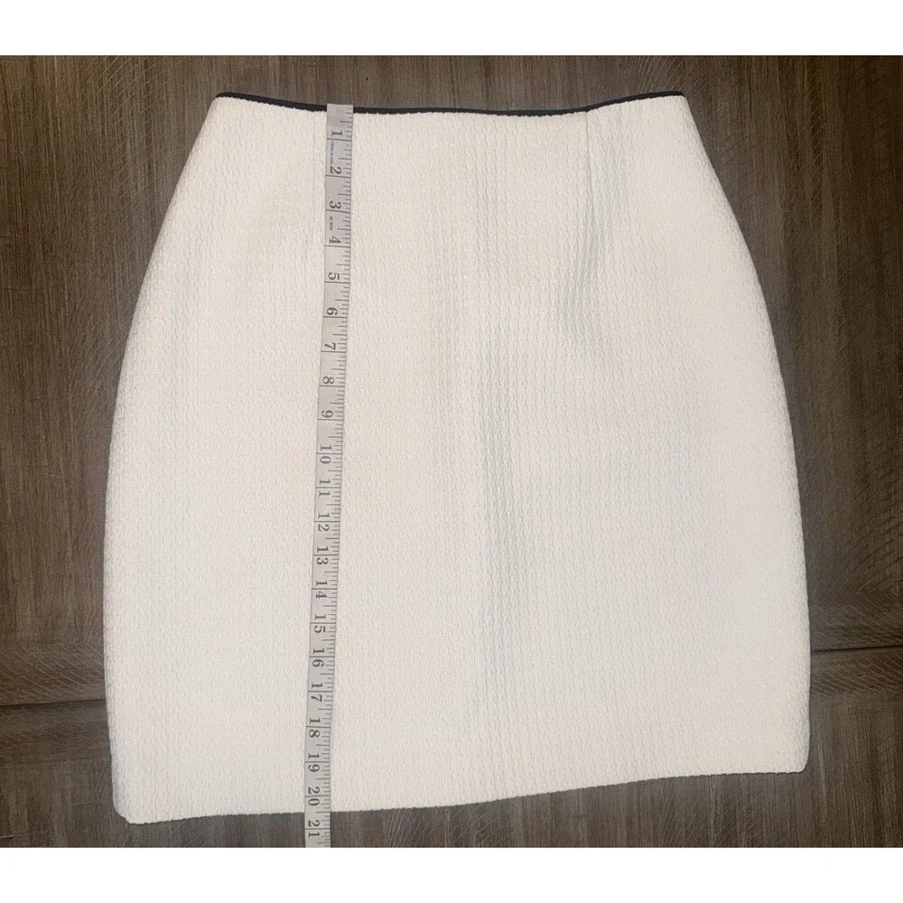 White House Black Market White Textured Pencil Skirt With Black Top Trim Size 6